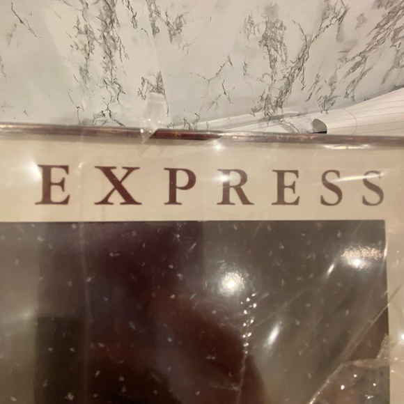 *NEW* The Polar Express - Gift Set Edition, Hardcover Book, CD, Tape & Bell - Picture 4 of 5